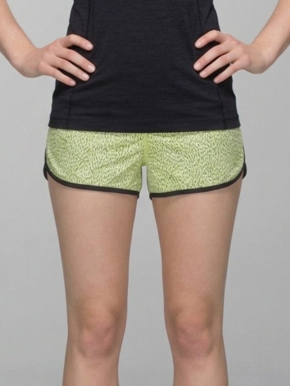 EXCELLENT Lululemon Run Speed Low Rise Shorts Lined Dash Yellow Black 8